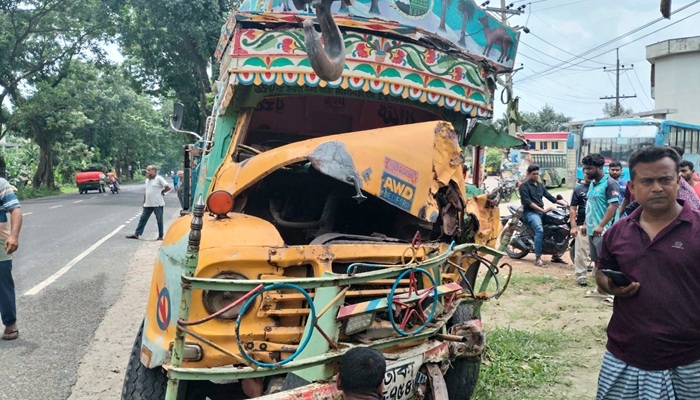মানিকগঞ্জে ঢাকা-আরিচা মহাসড়কে ট্রাকের চাপায় নারীর মৃত্যু, আহত ৫