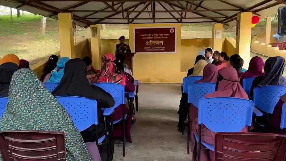 দুর্গম পাহাড়ে গর্ভবতী মা ও শিশুর স্বাস্থ্যসেবায় সেনাবাহিনীর প্রশিক্ষণ